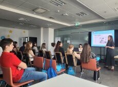 ОББ посрещна ученици на летен стаж в партньорство с водещи столични гимназии